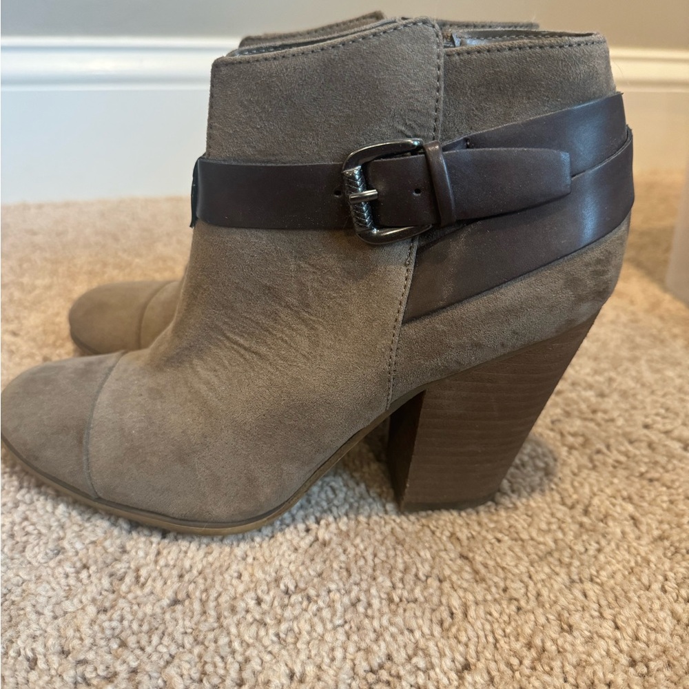 Carlos booties - size 7